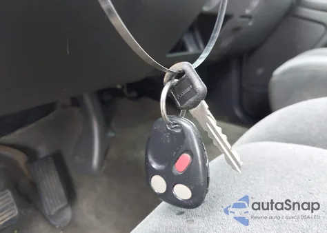 2005 Chevrolet Silverado K1500 z USA, uszkodzony, nr VIN 1GCEK19B25E144654